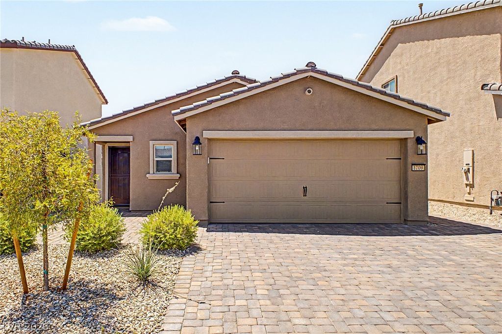 1709 Sandia Rock Avenue, North Las Vegas, NV 89032 — exterior