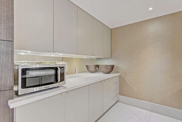 155 S Ocean Avenue 206, Palm Beach Shores, FL 33404