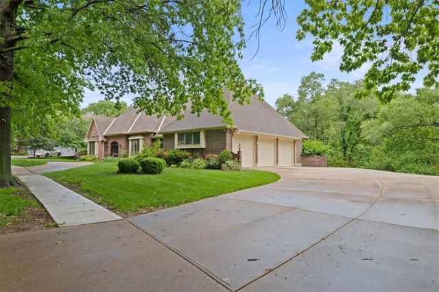 8214 W 99th Street, Overland Park, KS 66212