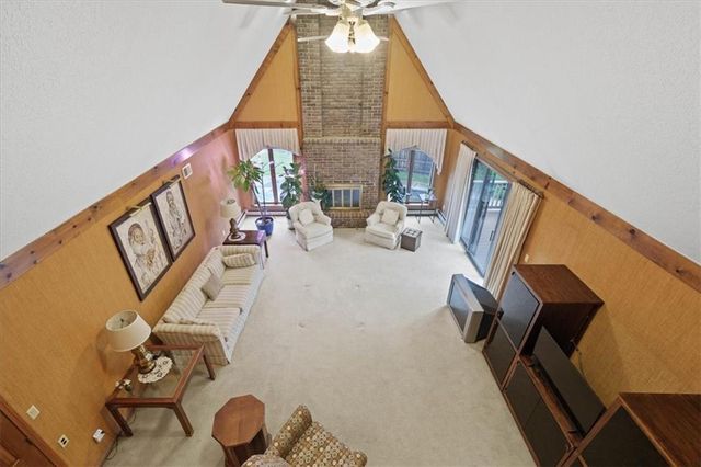 8214 W 99th Street, Overland Park, KS 66212