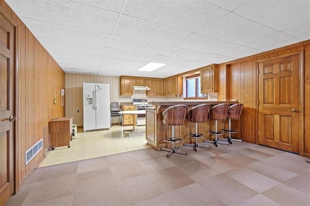 8214 W 99th Street, Overland Park, KS 66212