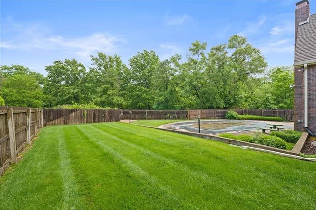 8214 W 99th Street, Overland Park, KS 66212