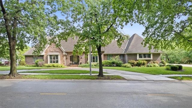 8214 W 99th Street, Overland Park, KS 66212