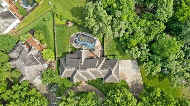 8214 W 99th Street, Overland Park, KS 66212