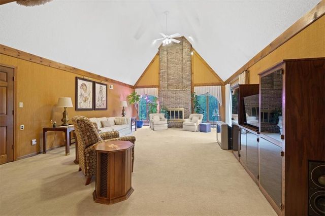 8214 W 99th Street, Overland Park, KS 66212