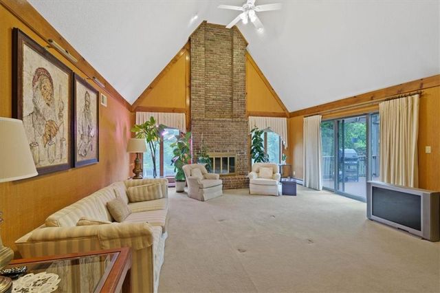 8214 W 99th Street, Overland Park, KS 66212