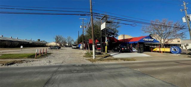 4920 W 34th Street, Houston, TX 77092