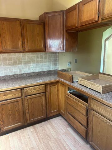 8105 Toepfer, Warren, MI 48089