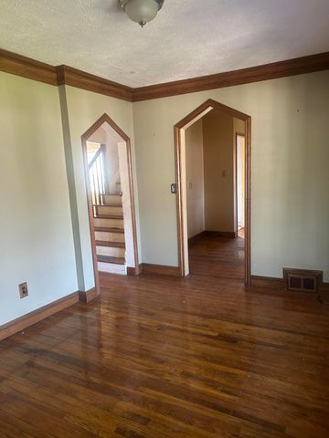 8105 Toepfer, Warren, MI 48089