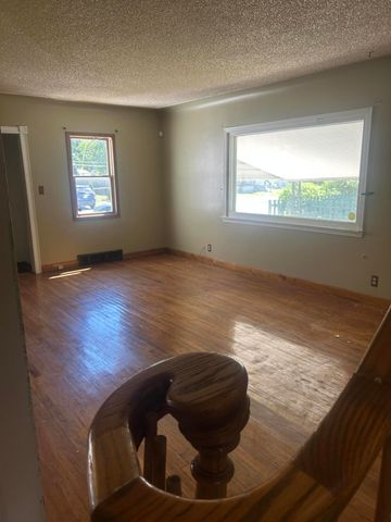 8105 Toepfer, Warren, MI 48089