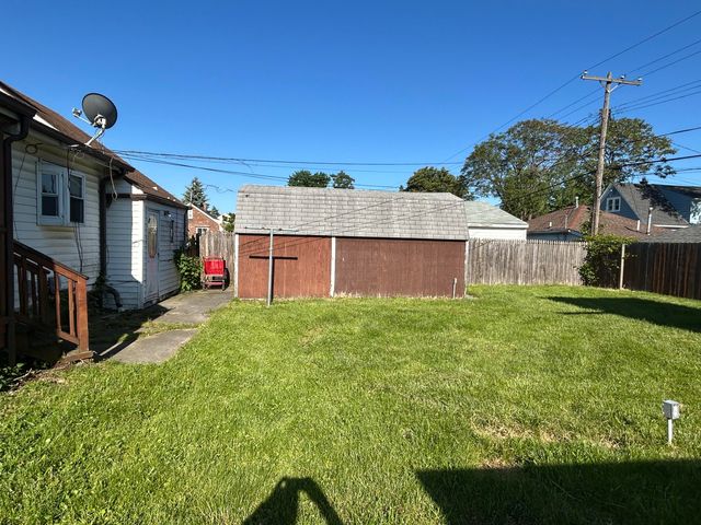 8105 Toepfer, Warren, MI 48089