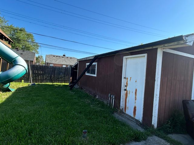8105 Toepfer, Warren, MI 48089