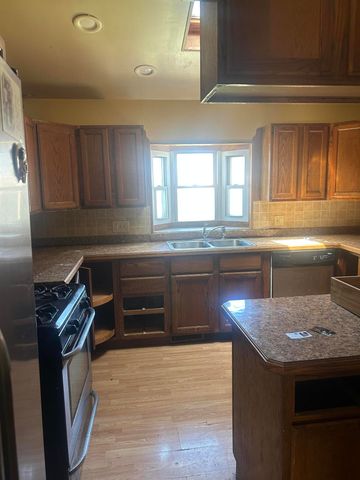 8105 Toepfer, Warren, MI 48089