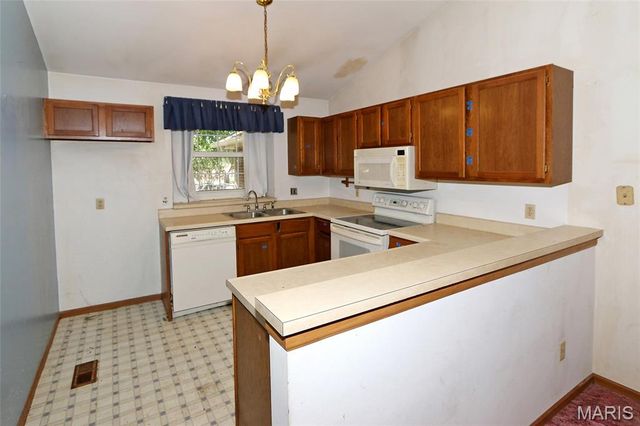 8628 Glenmont Court, St Louis, MO 63123