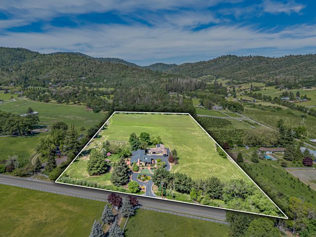 3846 Griffin Creek Road, Medford, OR 97501