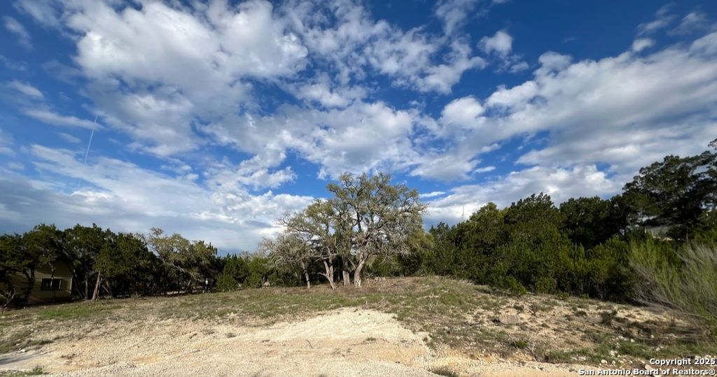 198 Sitting Bull Trl, Canyon Lake, TX 78133