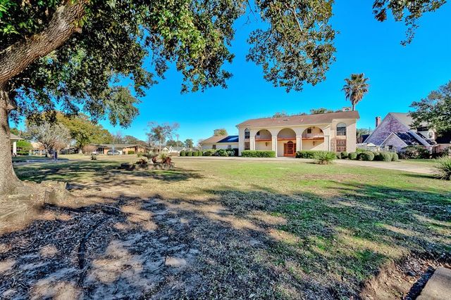1112 Shaw Dr Drive, Nederland, TX 77627