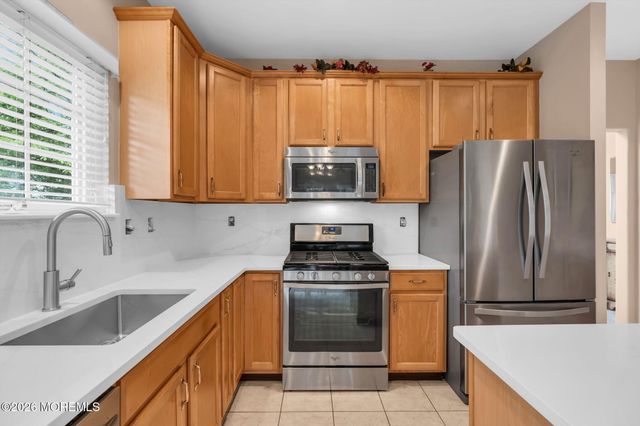 17 Falstaff Drive, Manchester, NJ 08759