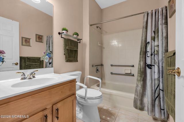 17 Falstaff Drive, Manchester, NJ 08759