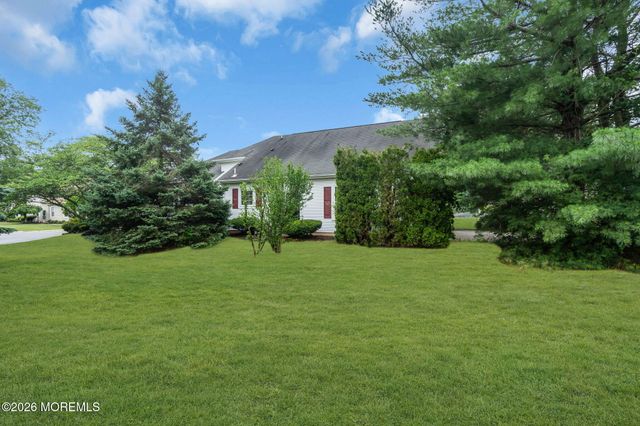 17 Falstaff Drive, Manchester, NJ 08759