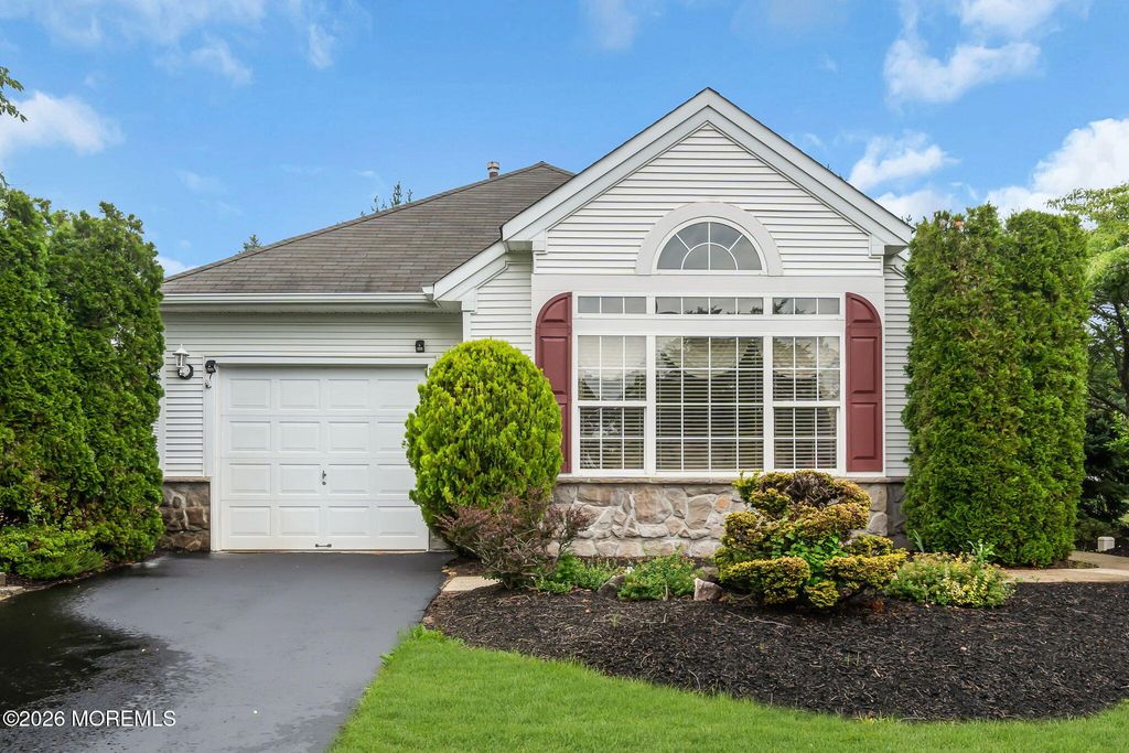 17 Falstaff Drive, Manchester, NJ 08759