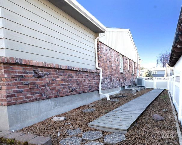 6414 W Randolph Dr, Boise, ID 83709