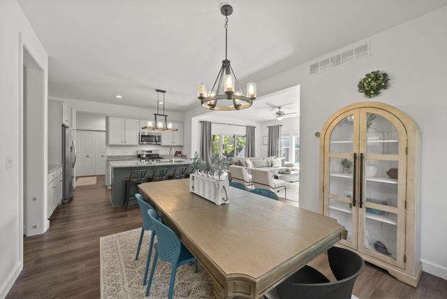 512 Greenacre Circle, Howard, OH 43028