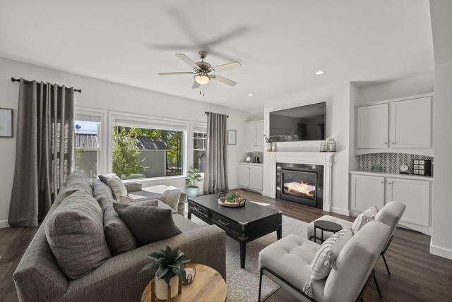 512 Greenacre Circle, Howard, OH 43028