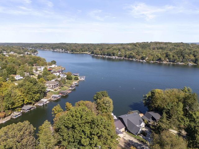 512 Greenacre Circle, Howard, OH 43028