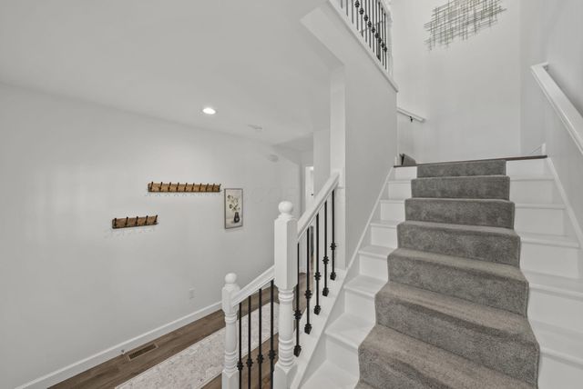 512 Greenacre Circle, Howard, OH 43028