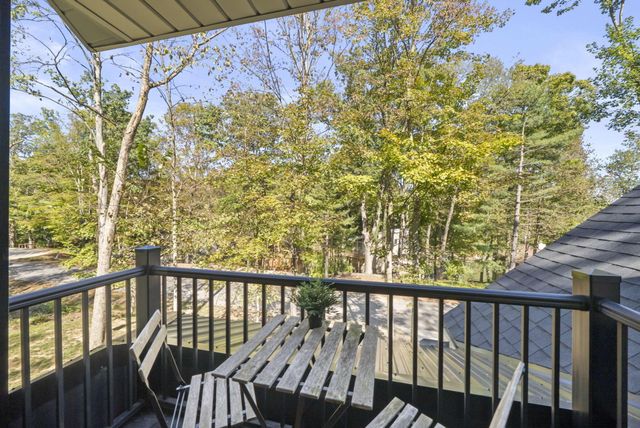 512 Greenacre Circle, Howard, OH 43028