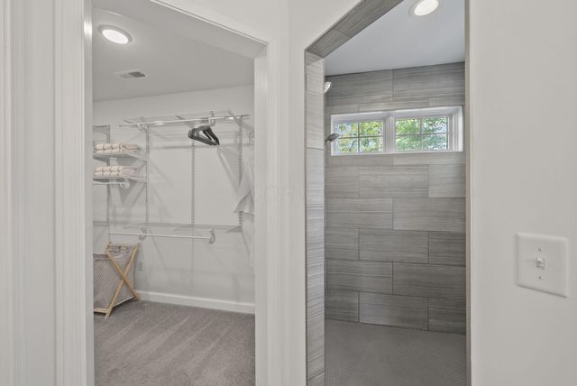 512 Greenacre Circle, Howard, OH 43028