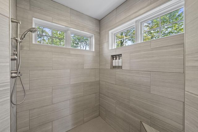 512 Greenacre Circle, Howard, OH 43028