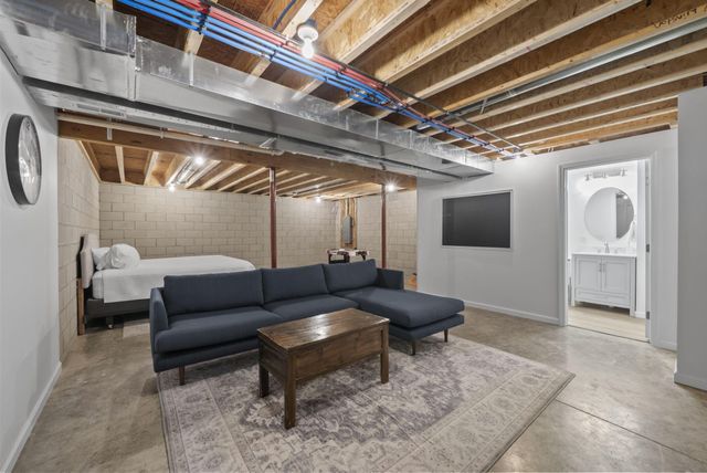 512 Greenacre Circle, Howard, OH 43028