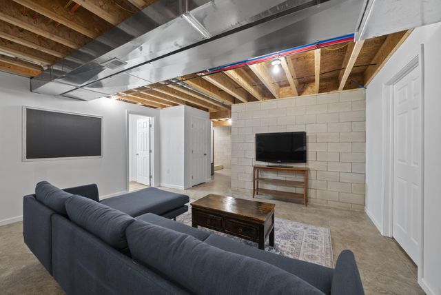 512 Greenacre Circle, Howard, OH 43028