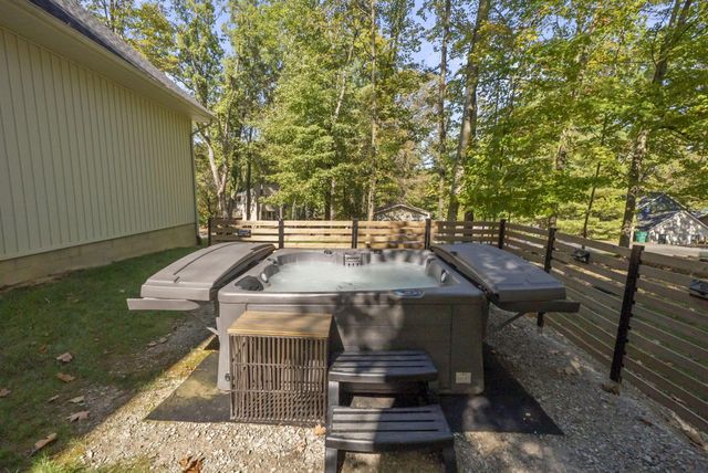 512 Greenacre Circle, Howard, OH 43028