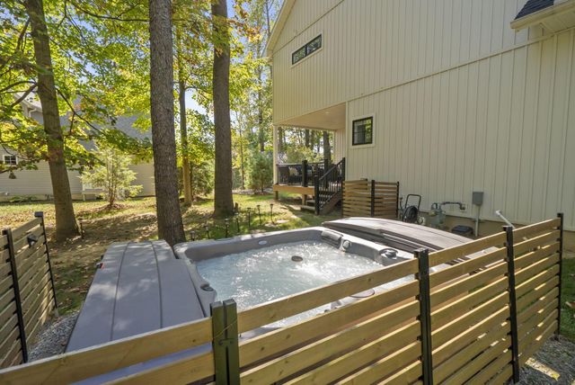 512 Greenacre Circle, Howard, OH 43028