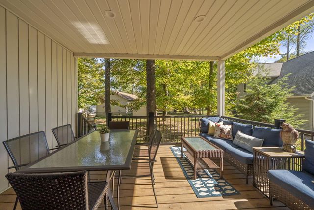 512 Greenacre Circle, Howard, OH 43028