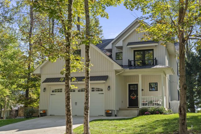 512 Greenacre Circle, Howard, OH 43028