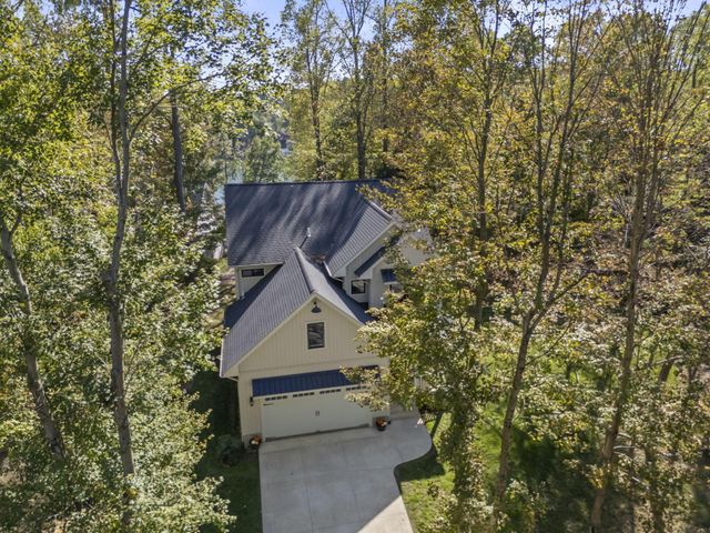 512 Greenacre Circle, Howard, OH 43028