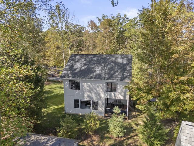 512 Greenacre Circle, Howard, OH 43028