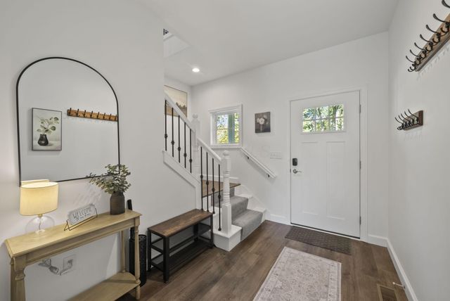 512 Greenacre Circle, Howard, OH 43028