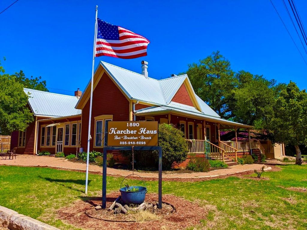 1307 WRIGHT ST, Llano, TX 78643