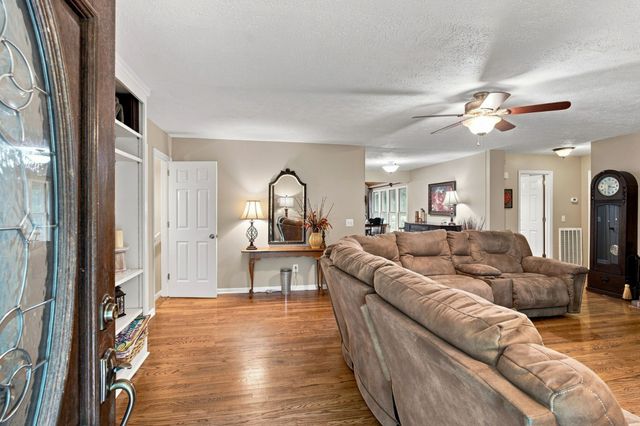 5038 Windland Dr, Springfield, TN 37172