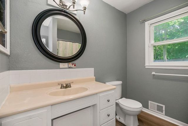 2620 NE 56th Terrace, Gladstone, MO 64118