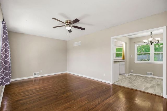 2620 NE 56th Terrace, Gladstone, MO 64118