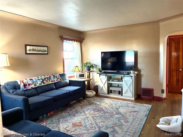 7592 Ready Avenue, Warren, MI 48091