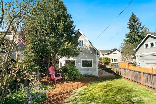 3710 SW 106th Street, Seattle, WA 98146