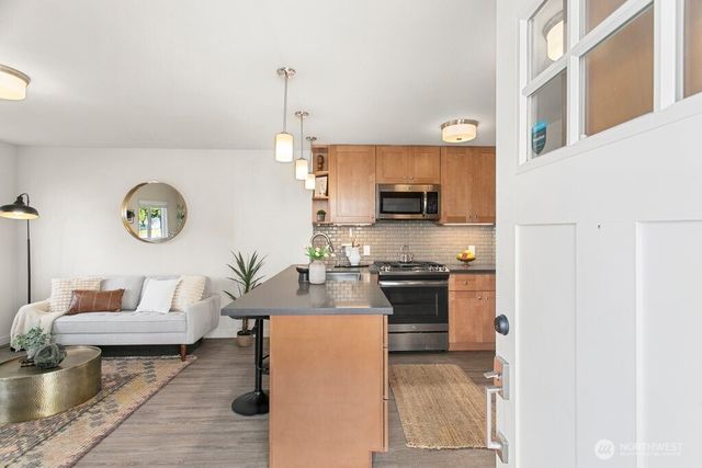 3710 SW 106th Street, Seattle, WA 98146