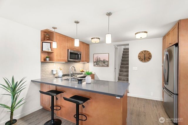 3710 SW 106th Street, Seattle, WA 98146